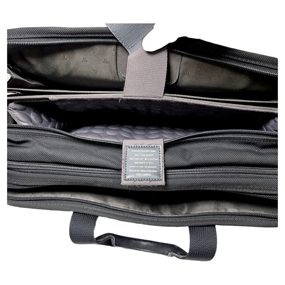 Tumi 26160D4 Black Ballistic Nylon 17in Laptop Briefcase Messenger Bag Excellent